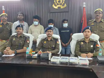 वाराणसी में साइबर जाल का भंडाफोड़: 50 लाख की ठगी, तीन आरोपी गिरफ्तार