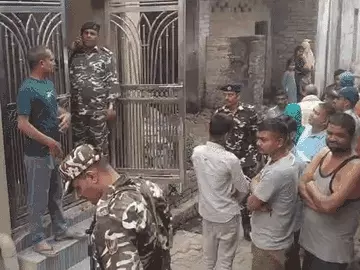 महराजगंज में सनसनी: पिता ने दो मासूम बच्चों की हत्या कर लगाई फांसी, दीवार पर लिखा—‘पत्नी और उसके प्रेमी जिम्मेदार’