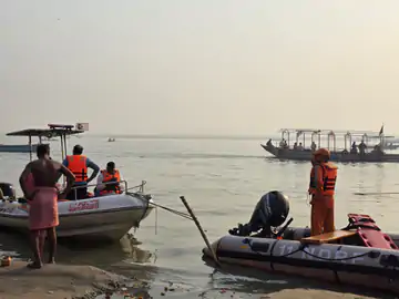 तुलसी घाट पर गंगा स्नान के दौरान हादसा, गोरखपुर के दो युवक डूबे; एक की मौत, दूसरे की तलाश जारी