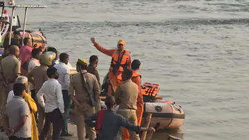 तुलसी घाट पर गंगा स्नान के दौरान हादसा, गोरखपुर के दो युवक डूबे; एक की मौत, दूसरे की तलाश जारी