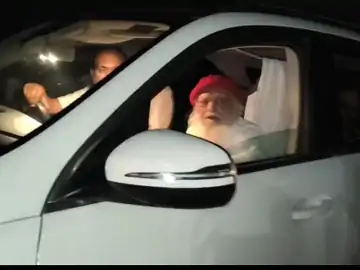 वाराणसी में आसाराम का प्रवचन, अनौरा आश्रम में जुटी हजारों की भीड़; सत्संग हॉल में मोबाइल पर पाबंदी