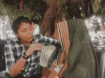 फेसबुक पर हुआ प्यार, शादी का झांसा और तीन बार गर्भपात का आरोप; मुंबई की युवती 4 दिन से वाराणसी कैंट स्टेशन पर भटकने को मजबूर