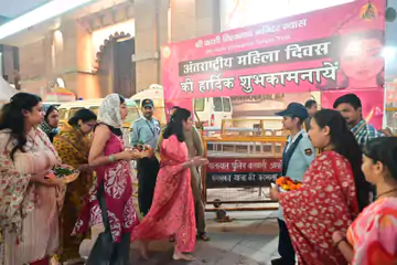 अंतरराष्ट्रीय महिला दिवस पर काशी विश्वनाथ धाम में महिलाओं को विशेष सम्मान, मिला नि:शुल्क VIP दर्शन