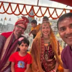 विदेशी जोड़े ने काशी में रचाई सनातन रीति से शादी, गंगा किनारे मंत्रोच्चार के बीच निभाए सात फेरे