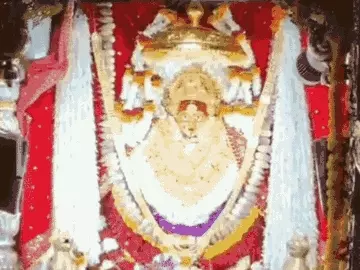 चैत्र नवरात्रि का चौथा दिन: काशी में मां कूष्मांडा के दर्शन को उमड़ी श्रद्धालुओं की भीड़, दुर्गाकुंड मंदिर में भोर से पूजन