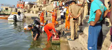 पंचगंगा घाट पर गंगा स्नान के दौरान युवक डूबा, NDRF ने आधे घंटे बाद निकाला शव