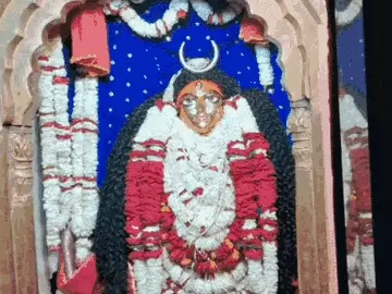 काशी में अष्टमी की धूम: मां महागौरी की पूजा से उमड़ा आस्था का सैलाब, मंगला गौरी-अन्नपूर्णा मंदिरों में श्रद्धालुओं की भीड़