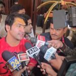 शंकराचार्य के समर्थन में उतरे बागेश्वर बाबा, बोले- गो माता और सनातन की बात करने वाले संतों के साथ हूं