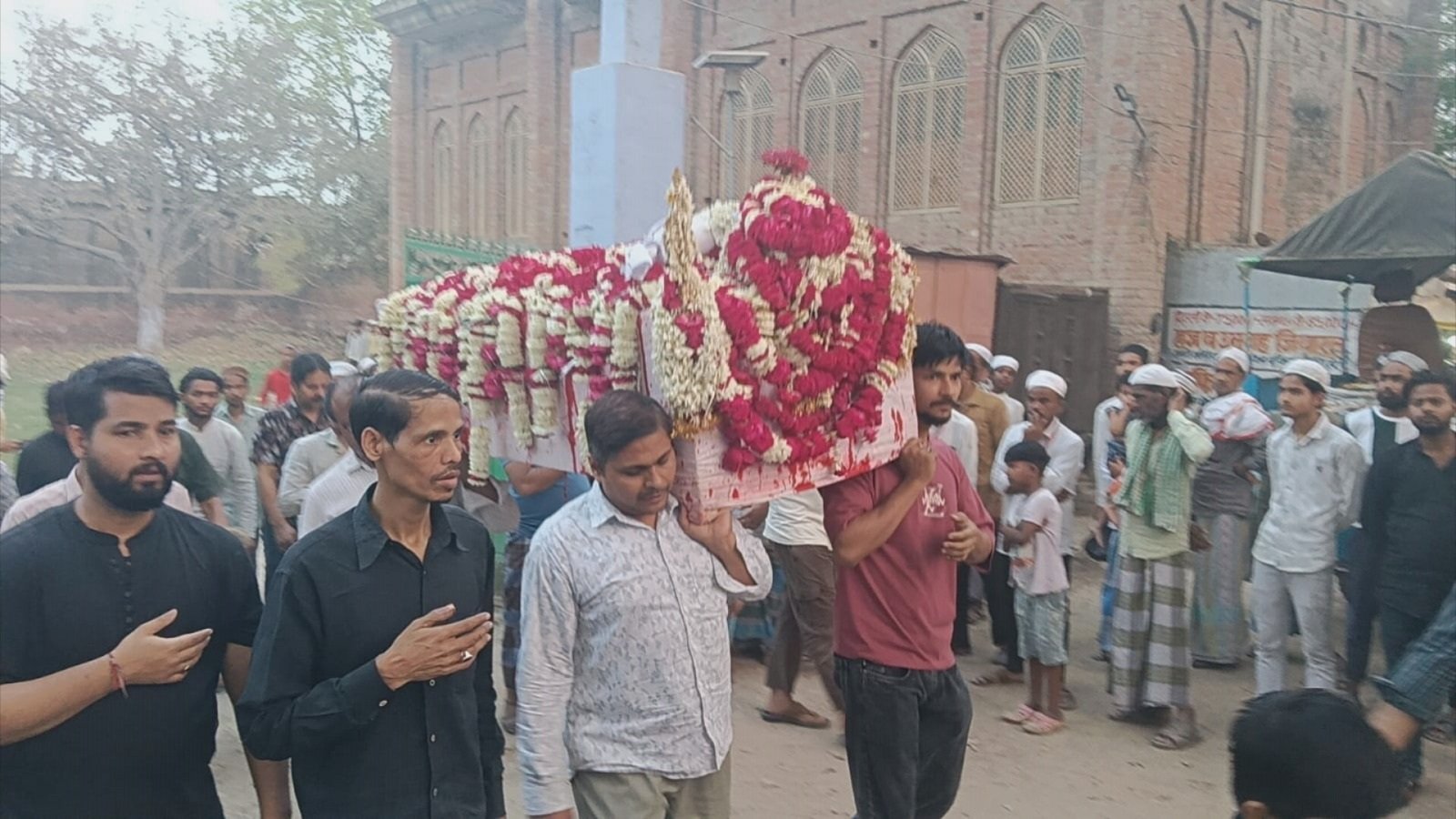 21 रमजान पर इमाम अली की शहादत की याद में निकला तुर्बत जुलूस, “या अली” की सदाओं से गूंजा दोषीपुरा