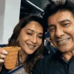 काशी पहुंचीं Madhuri Dixit: नमो घाट पर क्रूज राइड, गंगा आरती में किया दीपदान, कुल्हड़ चाय का लिया आनंद