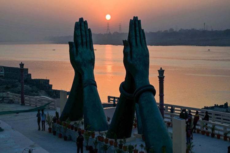 नमो घाट पर बढ़ती भीड़ के बीच ट्रैफिक पुलिस का नया प्लान, वनवे व्यवस्था लागू