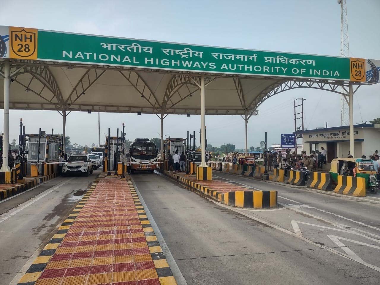 एक अप्रैल से टोल प्लाजा पूरी तरह कैशलेस