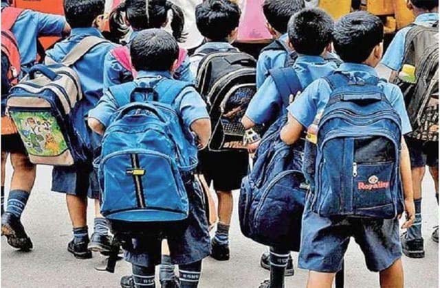 शिक्षा के नाम पर अभिभावकों की जेब पर डाका !