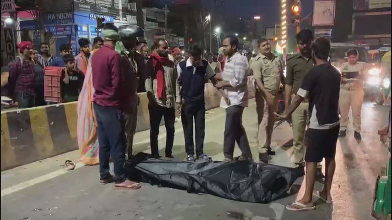 भोर में दर्दनाक हादसा: सिगरा में अज्ञात वाहन की टक्कर से ट्रॉली चालक की मौत, 5 बच्चों के सिर से उठा पिता का साया