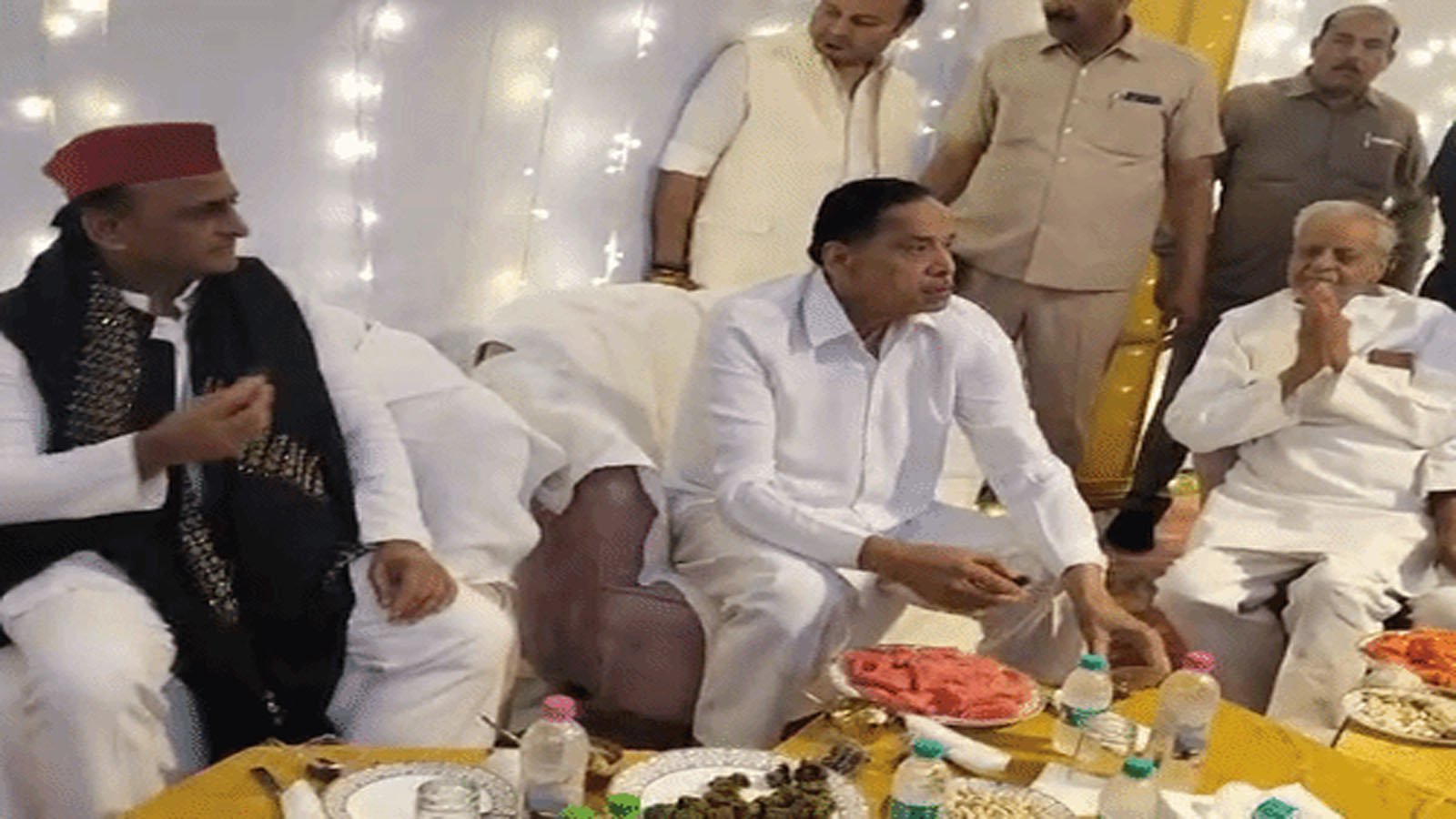 काशी में नाव पर इफ्तार से मचा सियासी बवाल, 14 युवकों की गिरफ्तारी पर अखिलेश–इमरान ने उठाए सवाल