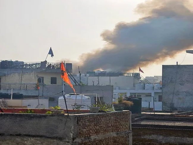 दिल्ली के पालम में भीषण अग्निकांड: 9 की मौत, तीन बच्चे भी शामिल