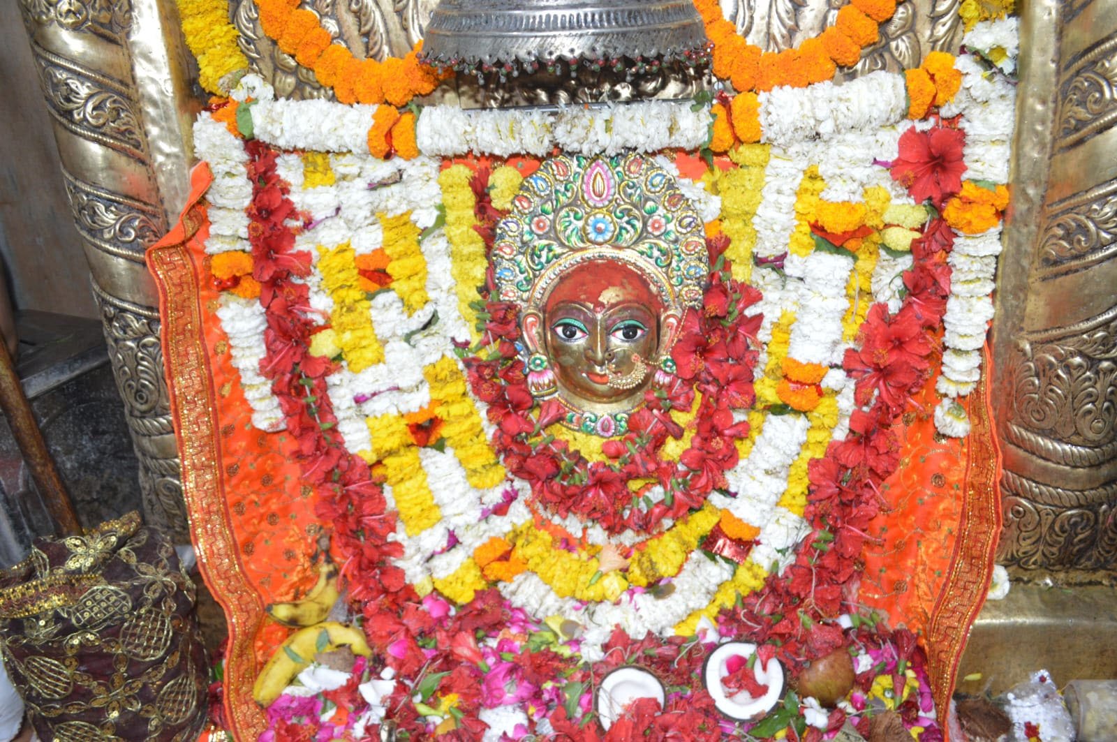 मां शैलपुत्री का दर्शन करने को उमड़ा आस्था का सैलाब