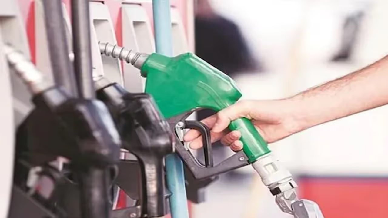 प्रीमियम पेट्रोल महंगा, कंपनियों ने बढ़ाए दाम; कच्चे तेल की कीमतों का असर