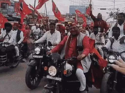 प्रयागराज में मंत्री संजय निषाद का धरना, मस्जिद हटाने की मांग पर NH-30 जाम