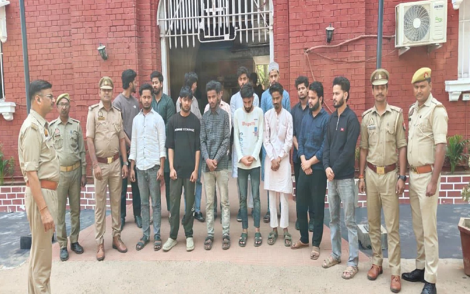 बीच गंगा इफ्तार विवाद मामले में 14 आरोपी गिरफ्तार