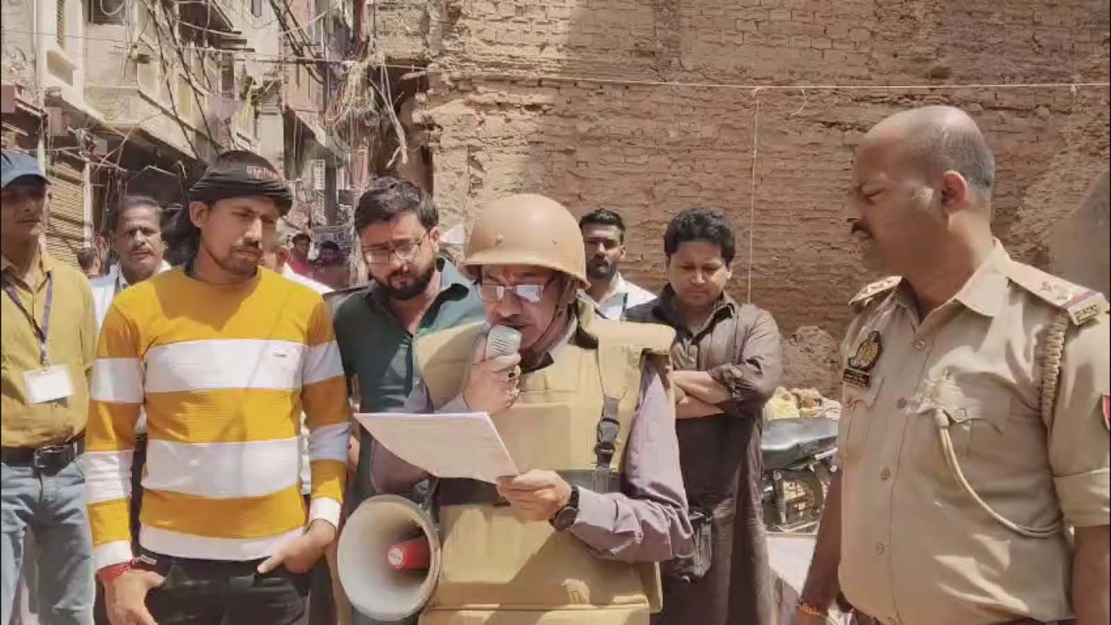 दालमंडी में फिर गरजेगा बुलडोजर, मुनादी से मचा हड़कंप