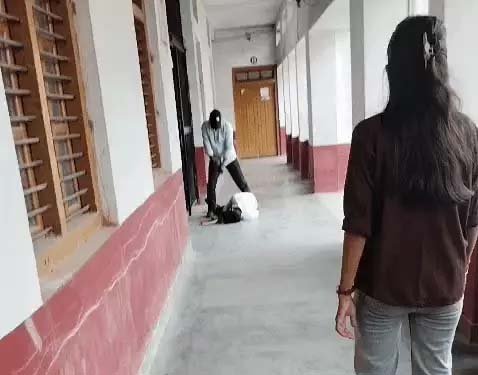 UP कॉलेज हत्याकांड : चश्मदीद बोली-‘मेरे सामने मंजीत ने सूर्या को मारीं चार गोलियां, रोकती रही पर नहीं माना’