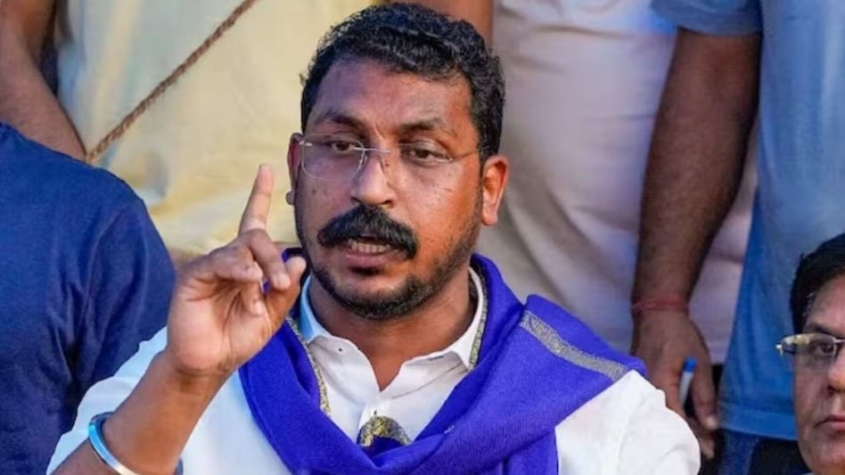 चंद्रशेखर आजाद का विवादित बयान: बोले- हम चमड़ा उतारना भी जानते हैं, जरूरत पड़ी तो सिर पर पटककर मारना भी