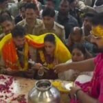 वृंदावन में क्रिकेटर कुलदीप यादव ने पत्नी संग किए ठाकुर बांके बिहारी के दर्शन