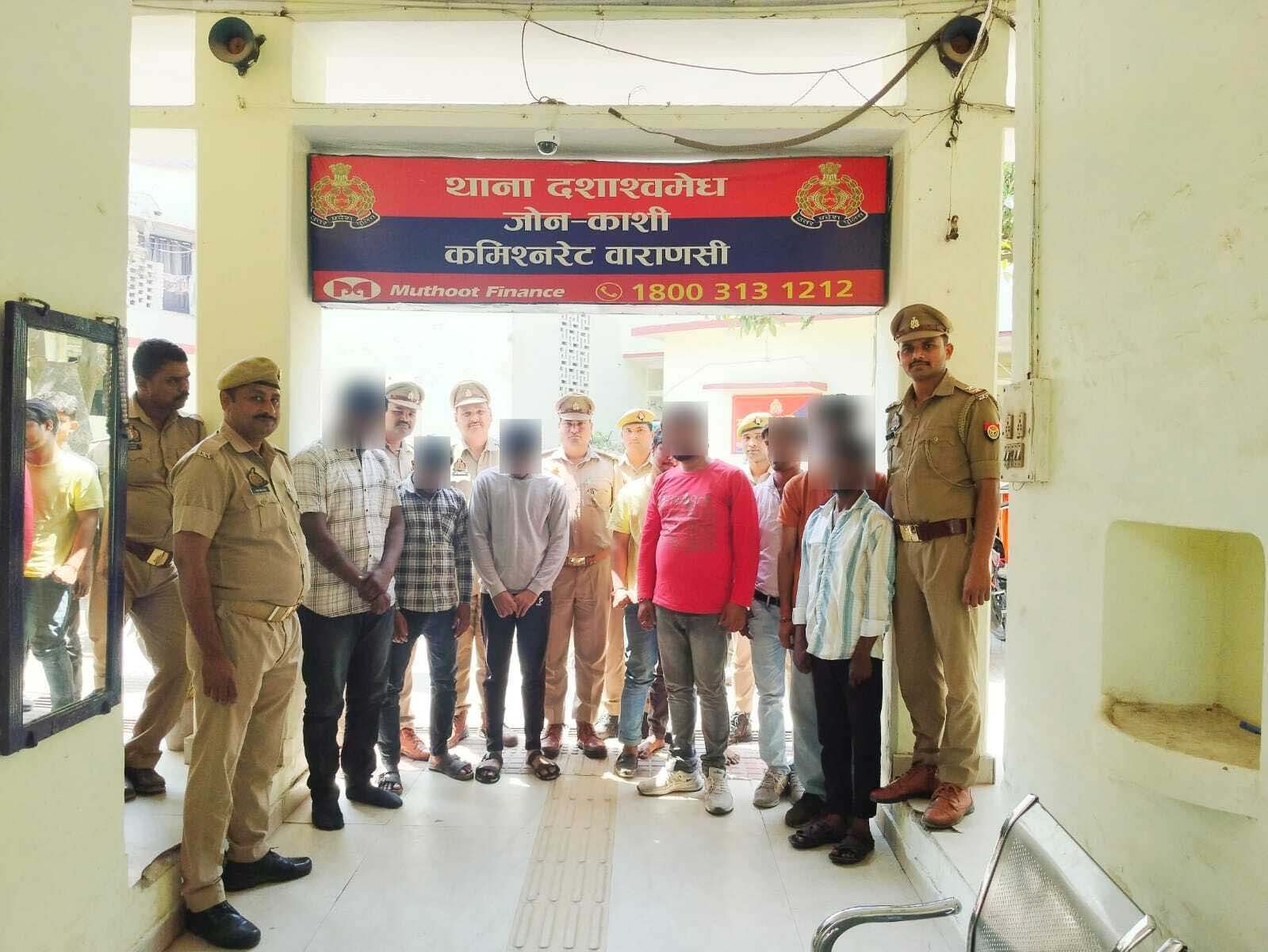 विश्वनाथ मंदिर में अवैध वसूली का भंडाफोड़