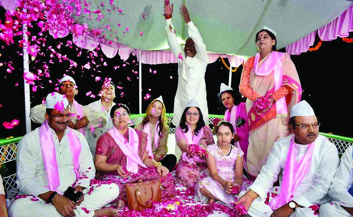 सदियों पुरानी बुढ़वा मंगल की अब निभायी जा रही है परम्परा