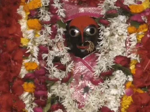 Navratri 2026: वाराणसी में नवमी पर मां सिद्धिदात्री के दर्शन को उमड़ी भारी भीड़, मंगला आरती के साथ खुले कपाट