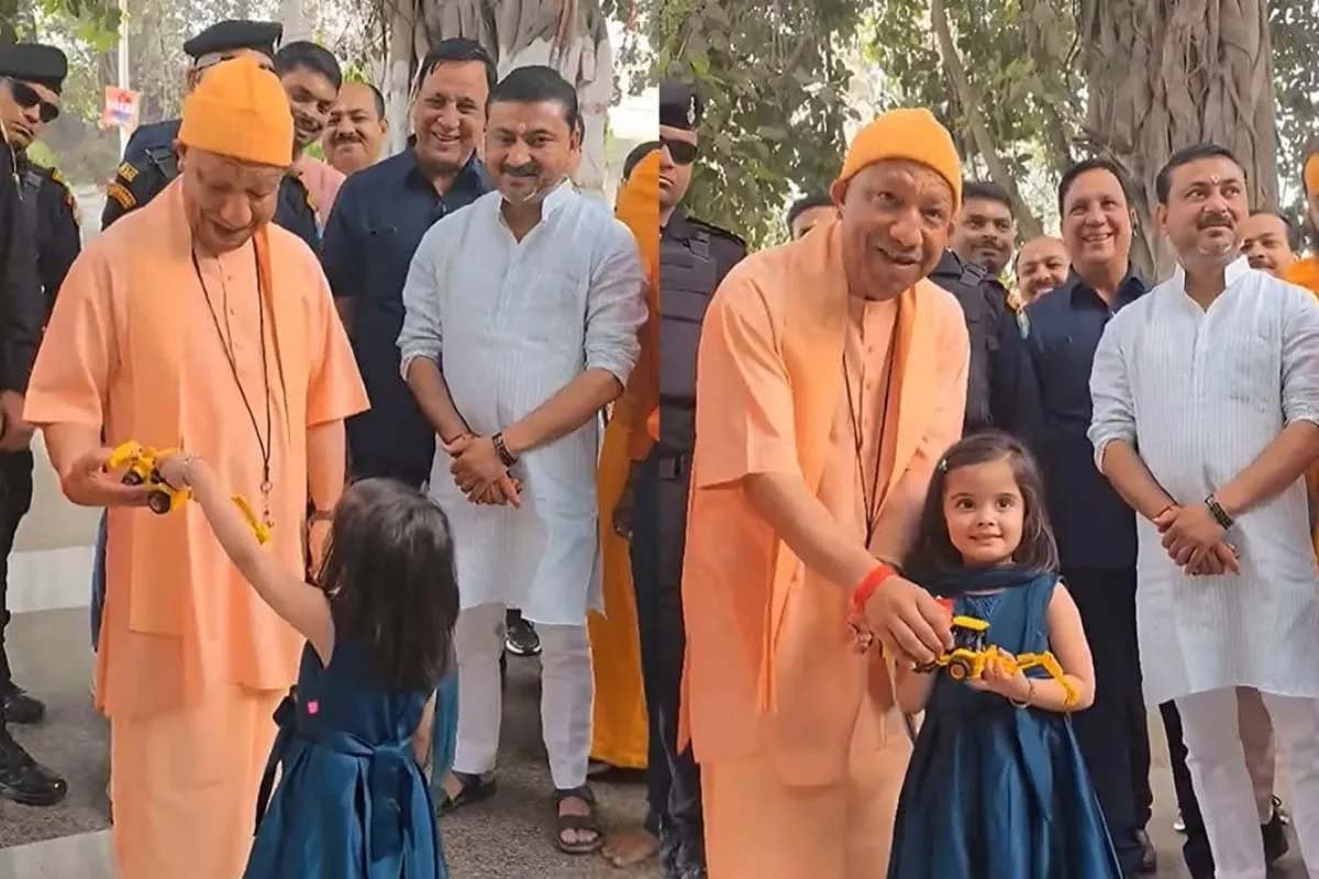 Ram Navami पर Yogi Adityanath ने किया कन्या पूजन: गोरखनाथ मंदिर में पखारे चरण, बच्ची ने भेंट किया बुलडोजर
