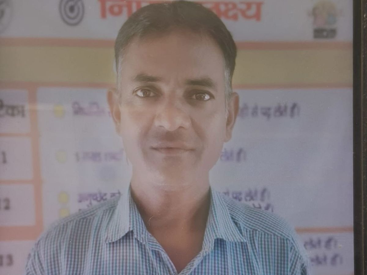 वाराणसी में बीएलओ ड्यूटी कर रहे शिक्षक की मौत, बीमारी के बावजूद काम में लगे रहने का आरोप