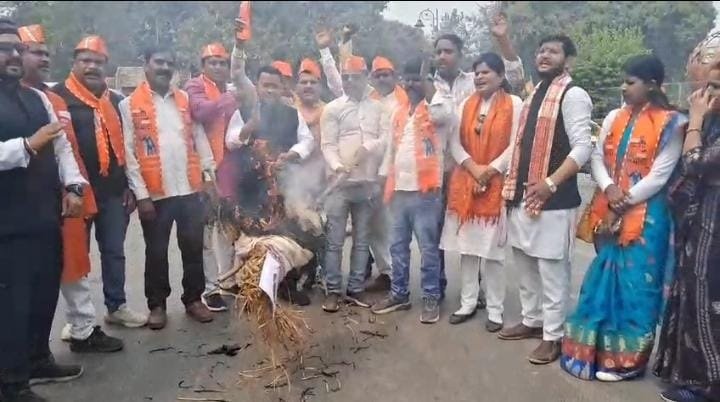 राष्ट्रपति के कथित अपमान पर वाराणसी में भाजपा का प्रदर्शन