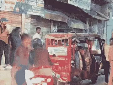 लंका चौराहे के पास ई-रिक्शा से मिली संदिग्ध हड्डियां, दो युवक हिरासत में; फॉरेंसिक जांच शुरू