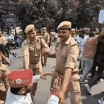 यूपी में गैस को लेकर हंगामा: सड़क पर उतरे सपा कार्यकर्ता, पुलिस ने हिरासत में लिया