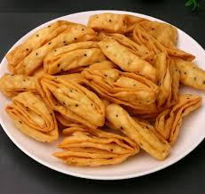 रंगों के साथ स्वाद का तड़का: होली पर बनाएं ये 5 ट्रेडिशनल डिशेज, गुजिया से दही भल्ले तक हर पकवान बनाएगा त्योहार खास