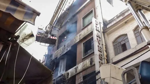 दिल्ली के पालम में भीषण अग्निकांड: 9 की मौत, तीन बच्चे भी शामिल