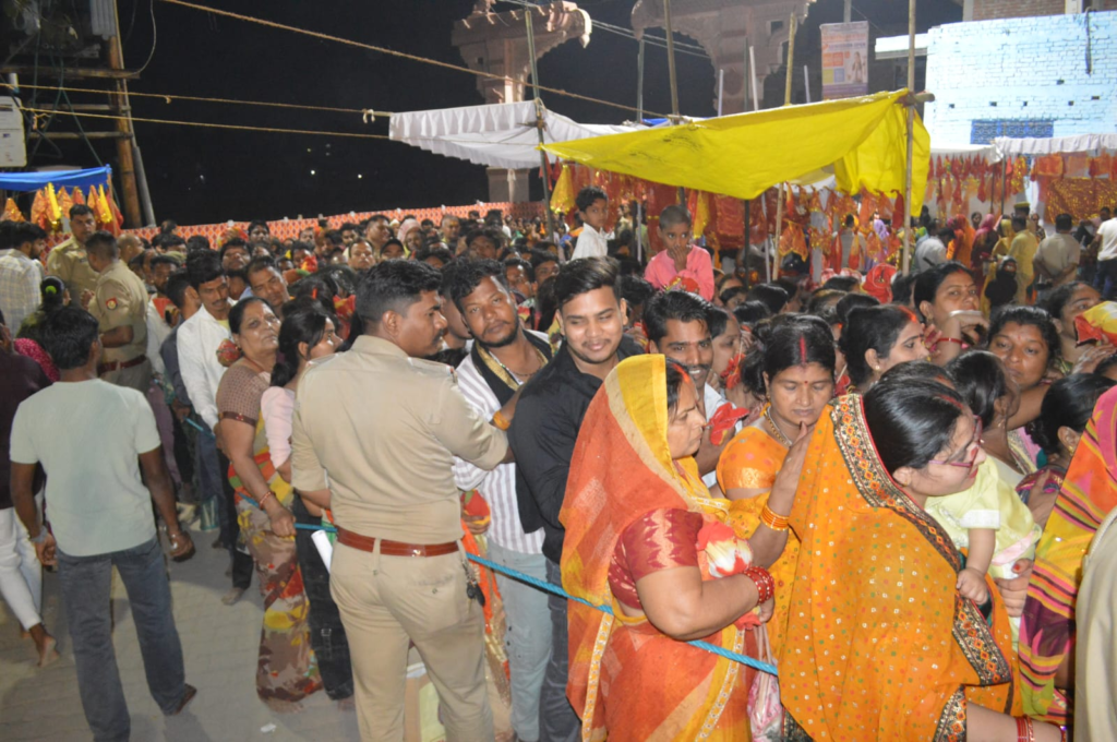 मां शैलपुत्री का दर्शन करने को उमड़ा आस्था का सैलाब