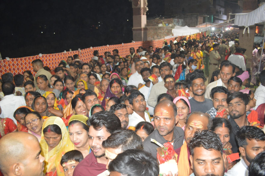 मां शैलपुत्री का दर्शन करने को उमड़ा आस्था का सैलाब
