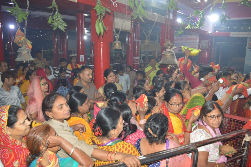 मां शैलपुत्री का दर्शन करने को उमड़ा आस्था का सैलाब