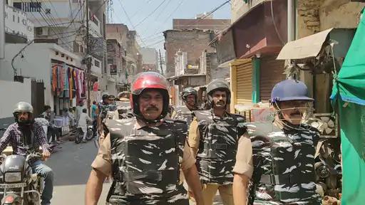 48 घंटे के हाईअलर्ट में बनारस: दो शिफ्ट में अदा हुई अलविदा की नमाज, ईद शनिवार को