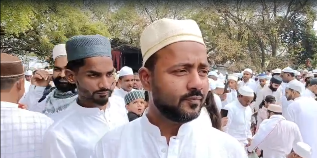 वाराणसी में ईद-उल-फितर का उल्लास, कड़ी सुरक्षा के बीच अदा हुई नमाज