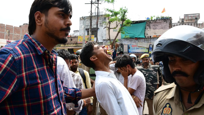 हत्याकांड की तस्वीरें: सिर-सीने में लगीं 4 गोलियां, यूपी कॉलेज में दिनदहाड़े फायरिंग से छात्र की मौत