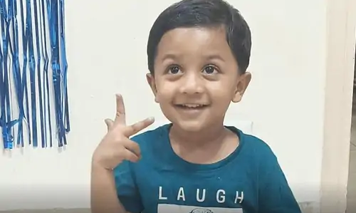 नोएडा में दर्दनाक हादसा: 12वीं मंजिल से गिरकर 3 वर्षीय बच्चे की मौत