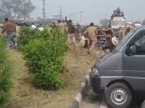 मथुरा में ट्रक हादसे में गौ रक्षक बाबा की मौत, हाईवे जाम के बाद बवाल- पथराव और लाठीचार्ज से हालात तनावपूर्ण