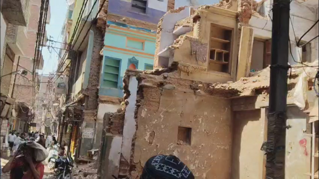 दालमंडी में फिर गरजेगा बुलडोजर, मुनादी से मचा हड़कंप