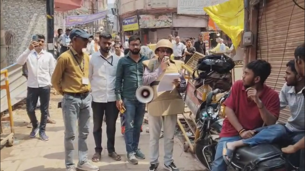 दालमंडी में फिर गरजेगा बुलडोजर, मुनादी से मचा हड़कंप