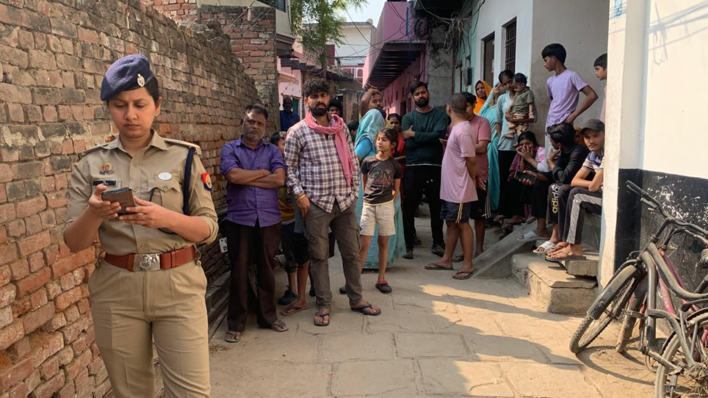 वाराणसी में सिलेंडर ब्लास्ट से मकान ध्वस्त, दो सगे भाई-बहन की मौत, मां समेत दो घायल