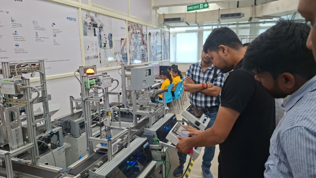 उन्नत कौशल प्रशिक्षण से युवाओं को मिल रहे नए अवसर